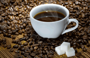 Tasse de café avec du sucre