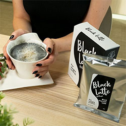black latte tasse